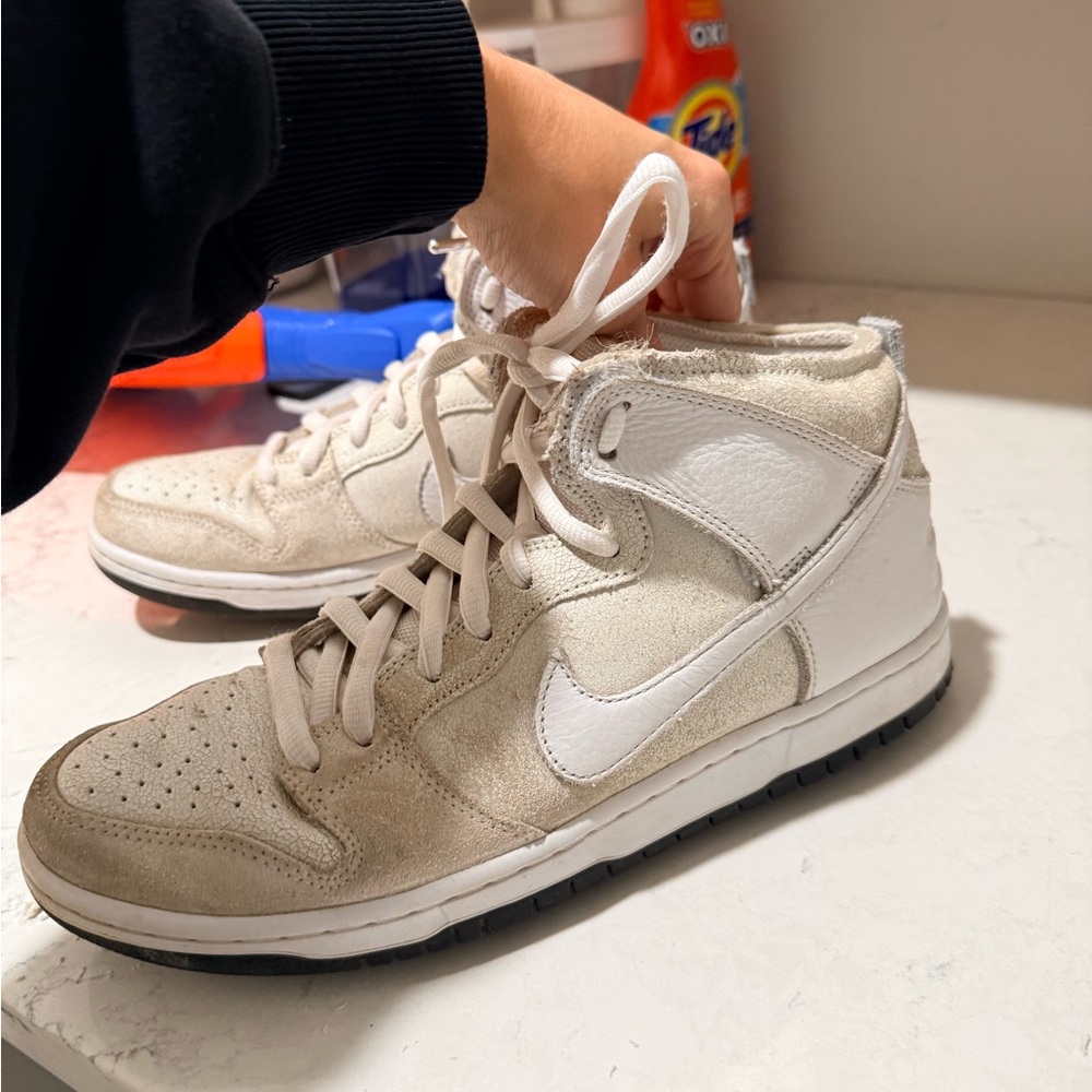 Nike SB Dunk High
Antihero Skateboards - Picture 2 of 5